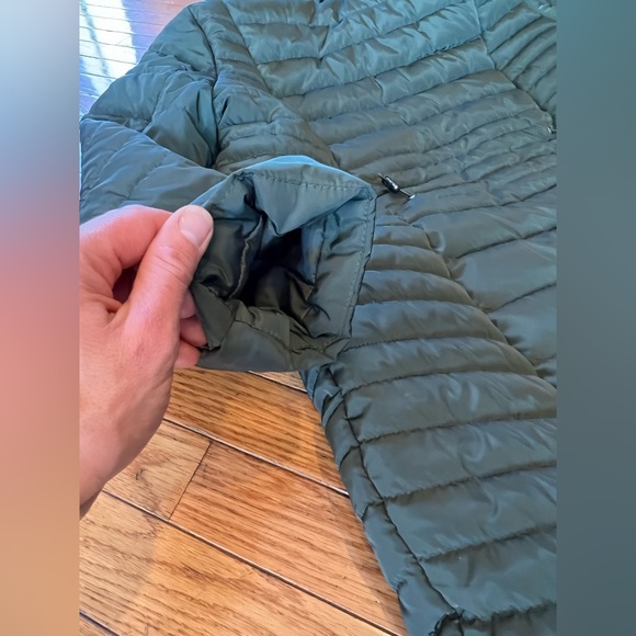 Warm Winter Coat. Dark Green. No flaws whatsoever. Adjustable waist. - Picture 7 of 9